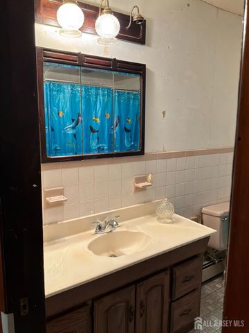 8 Montclair Avenue, Edison, NJ 08820