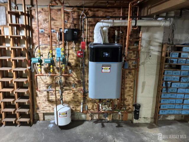 8 Montclair Avenue, Edison, NJ 08820