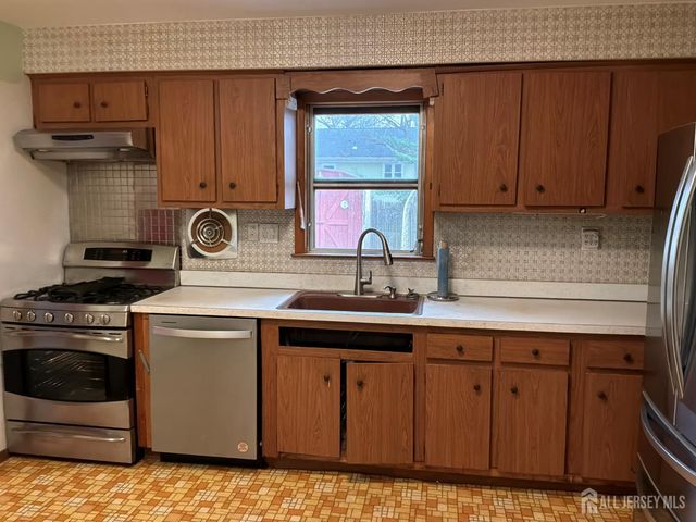 8 Montclair Avenue, Edison, NJ 08820