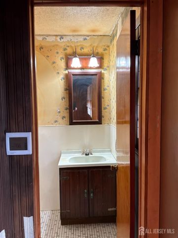 8 Montclair Avenue, Edison, NJ 08820