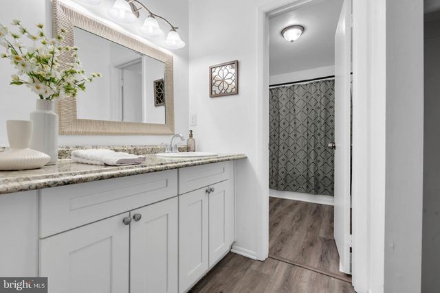 65 VIBURNUM LN, Mount Laurel, NJ 08054