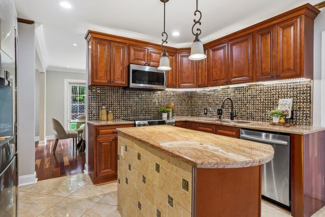 14003 N COMMONS WAY, Potomac, MD 20854