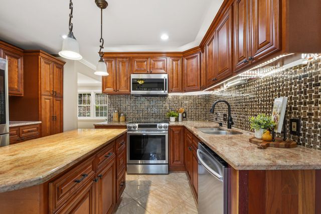 14003 N COMMONS WAY, Potomac, MD 20854