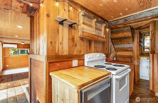 1103 SW Roesiger Rd, Snohomish, WA 98290