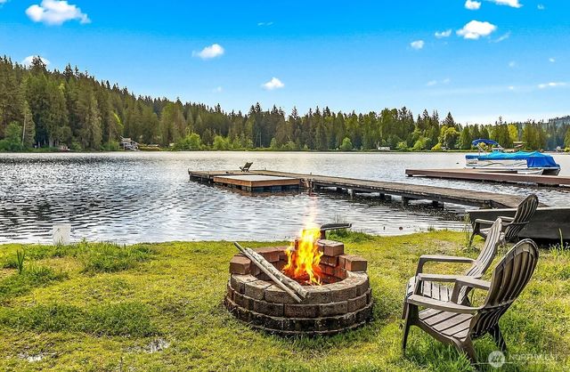 1103 SW Roesiger Rd, Snohomish, WA 98290