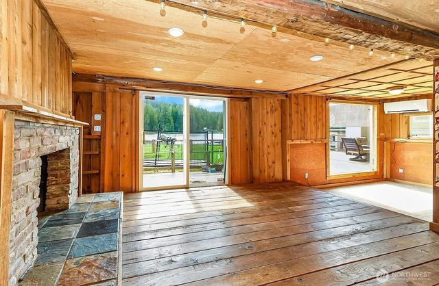 1103 SW Roesiger Rd, Snohomish, WA 98290