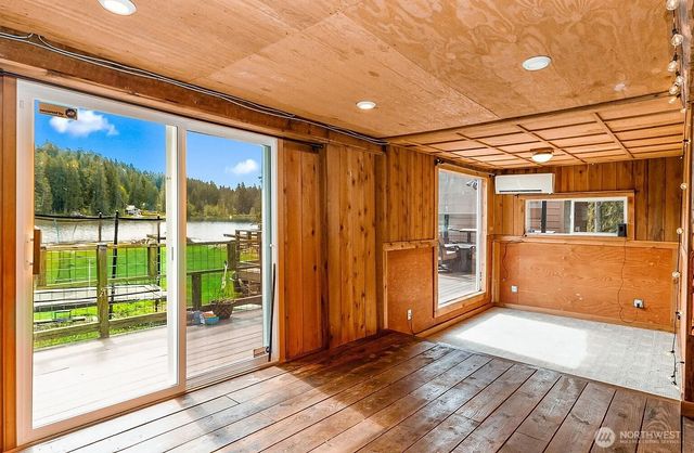 1103 SW Roesiger Rd, Snohomish, WA 98290