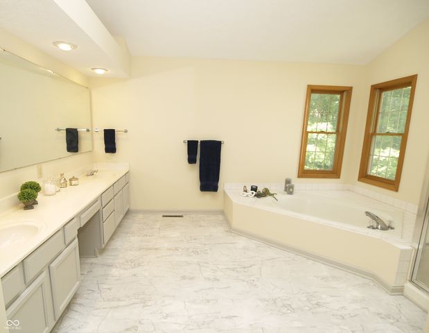 10350 Foxwood Drive W, Carmel, IN 46280