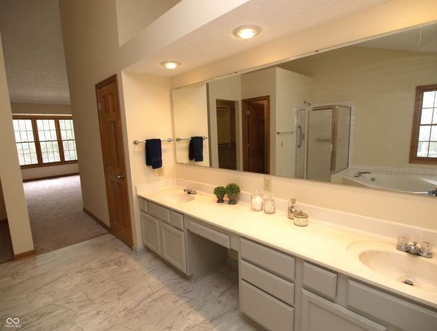 10350 Foxwood Drive W, Carmel, IN 46280