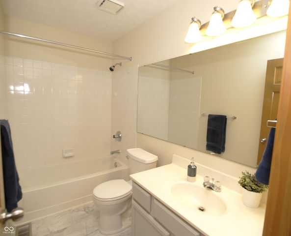 10350 Foxwood Drive W, Carmel, IN 46280