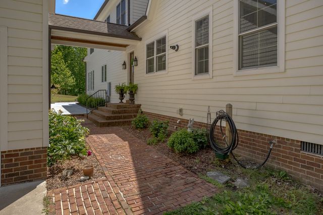 8706 Poplar Creek Rd, Nashville, TN 37221