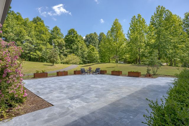 8706 Poplar Creek Rd, Nashville, TN 37221