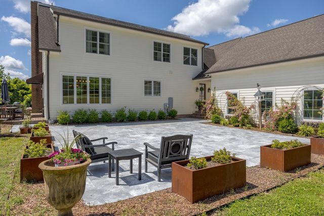 8706 Poplar Creek Rd, Nashville, TN 37221