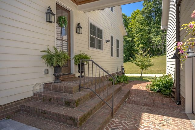8706 Poplar Creek Rd, Nashville, TN 37221