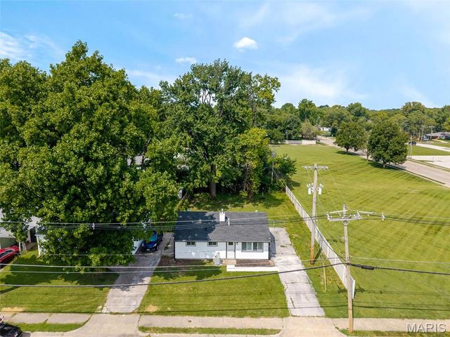 1009 Royal Heights Road, Belleville, IL 62226