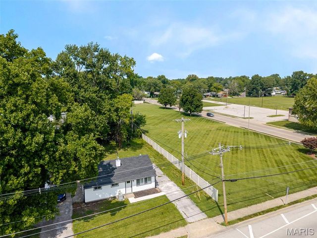 1009 Royal Heights Road, Belleville, IL 62226