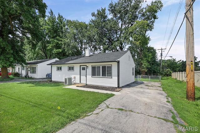 1009 Royal Heights Road, Belleville, IL 62226