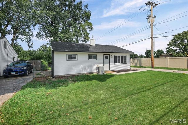 1009 Royal Heights Road, Belleville, IL 62226
