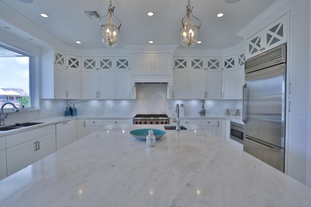 128 Leoni Drive, Plantation Key, FL 33036