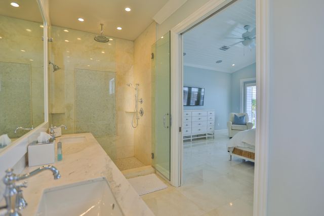 128 Leoni Drive, Plantation Key, FL 33036