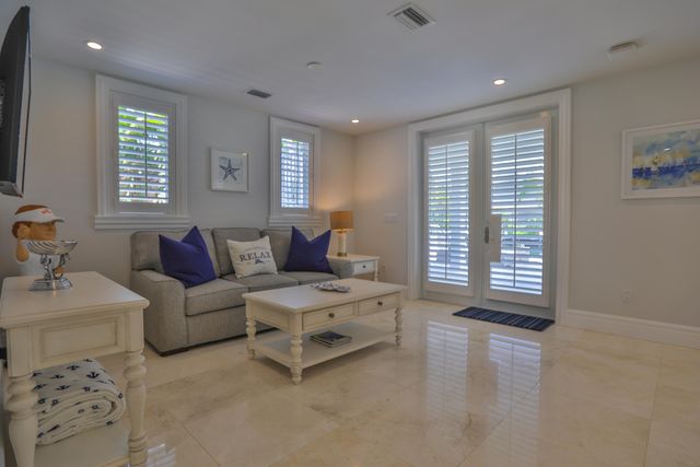 128 Leoni Drive, Plantation Key, FL 33036