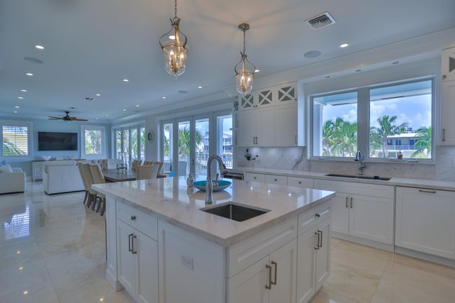 128 Leoni Drive, Plantation Key, FL 33036