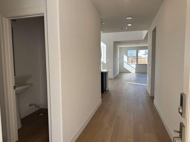 2048 Lazy Day Ln, Roseville, CA 95747