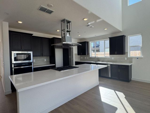 2048 Lazy Day Ln, Roseville, CA 95747