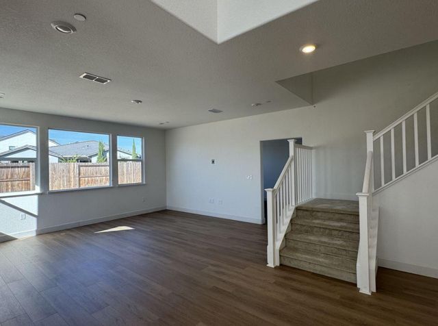 2048 Lazy Day Ln, Roseville, CA 95747