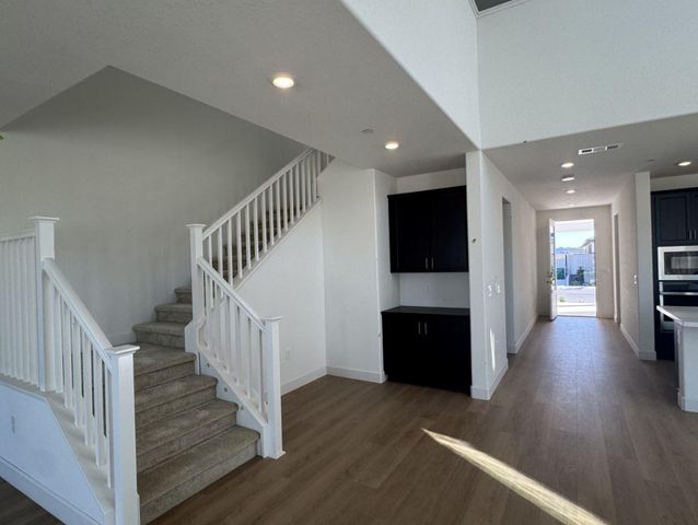 2048 Lazy Day Ln, Roseville, CA 95747