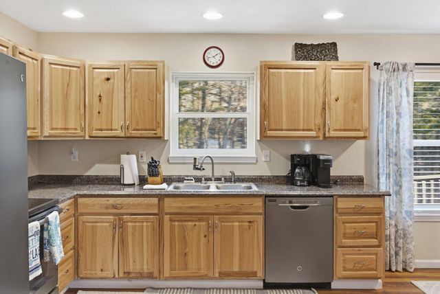 942 Lake Forest Drive, Galena, MO 65656