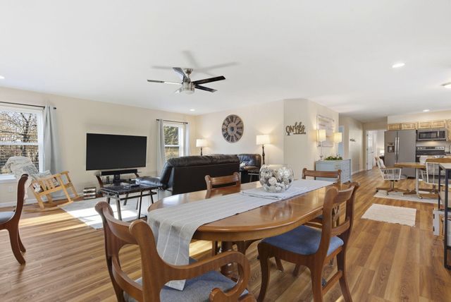 942 Lake Forest Drive, Galena, MO 65656