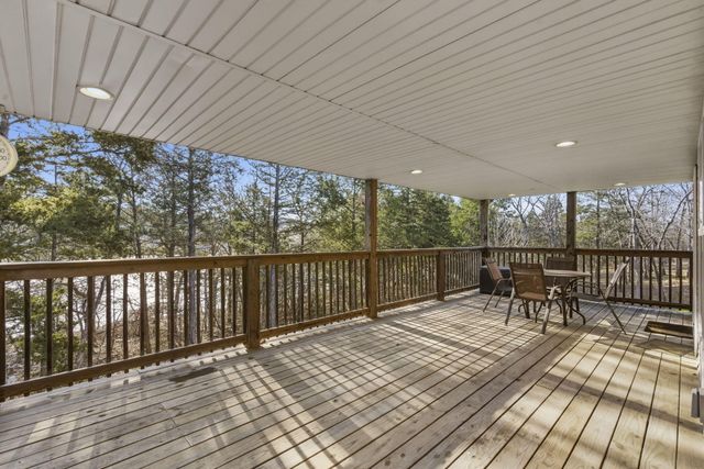 942 Lake Forest Drive, Galena, MO 65656