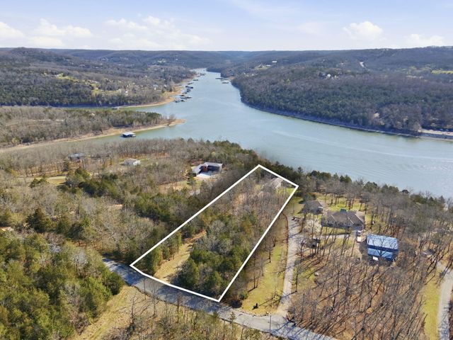 942 Lake Forest Drive, Galena, MO 65656