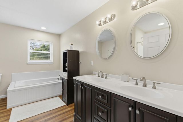 942 Lake Forest Drive, Galena, MO 65656