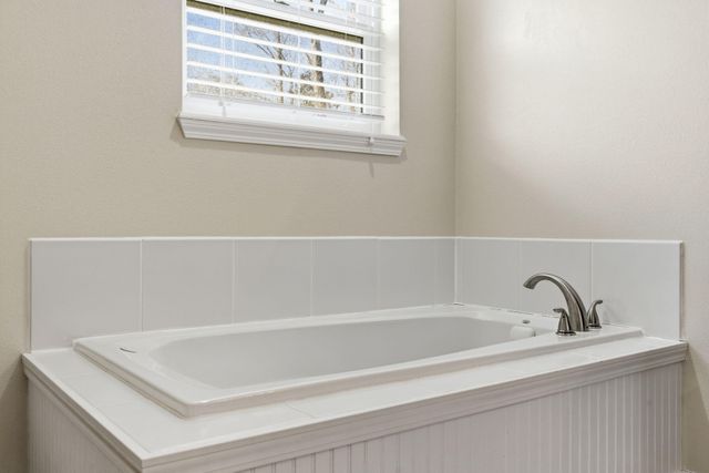 942 Lake Forest Drive, Galena, MO 65656