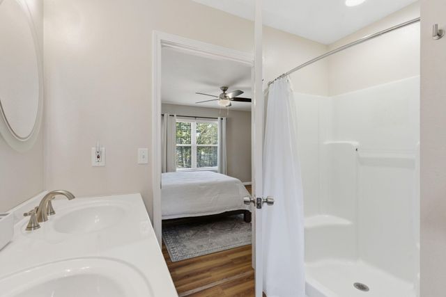 942 Lake Forest Drive, Galena, MO 65656