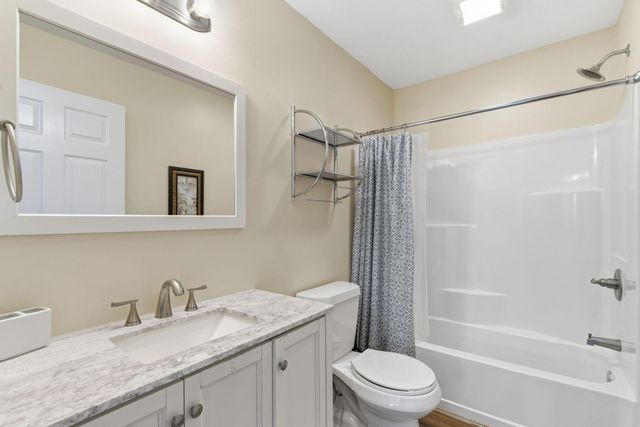 942 Lake Forest Drive, Galena, MO 65656