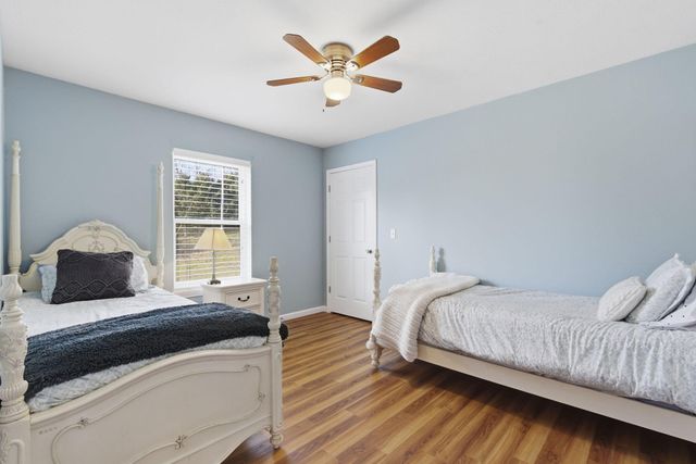 942 Lake Forest Drive, Galena, MO 65656