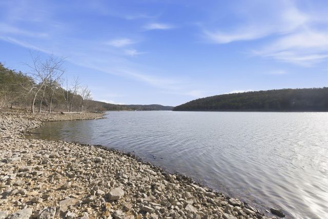 942 Lake Forest Drive, Galena, MO 65656