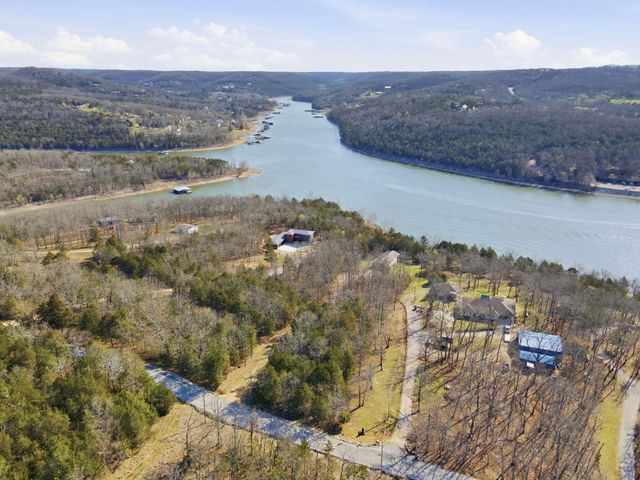 942 Lake Forest Drive, Galena, MO 65656