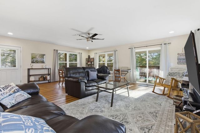 942 Lake Forest Drive, Galena, MO 65656