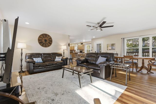 942 Lake Forest Drive, Galena, MO 65656