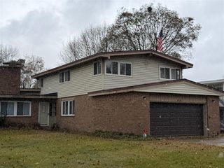 910 Elizabeth Court, Mount Pleasant, MI 48858