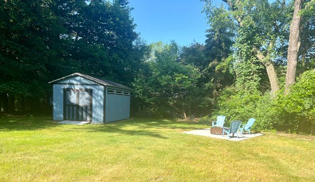 14977 Lakeshore Avenue, Grand Haven, MI 49417