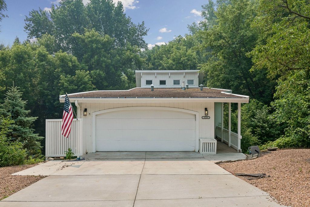 3225 W 54th Street, Edina, MN 55410