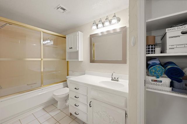 11525 N Meridian Avenue 206, Oklahoma City, OK 73120
