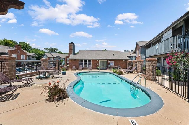 11525 N Meridian Avenue 206, Oklahoma City, OK 73120