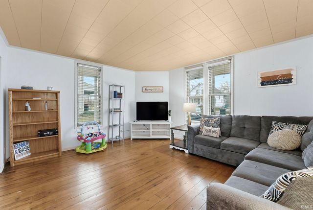 206 S Walnut Street, Columbia City, IN 46725