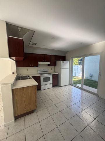 9929 NW 9TH CT, Plantation, FL 33324